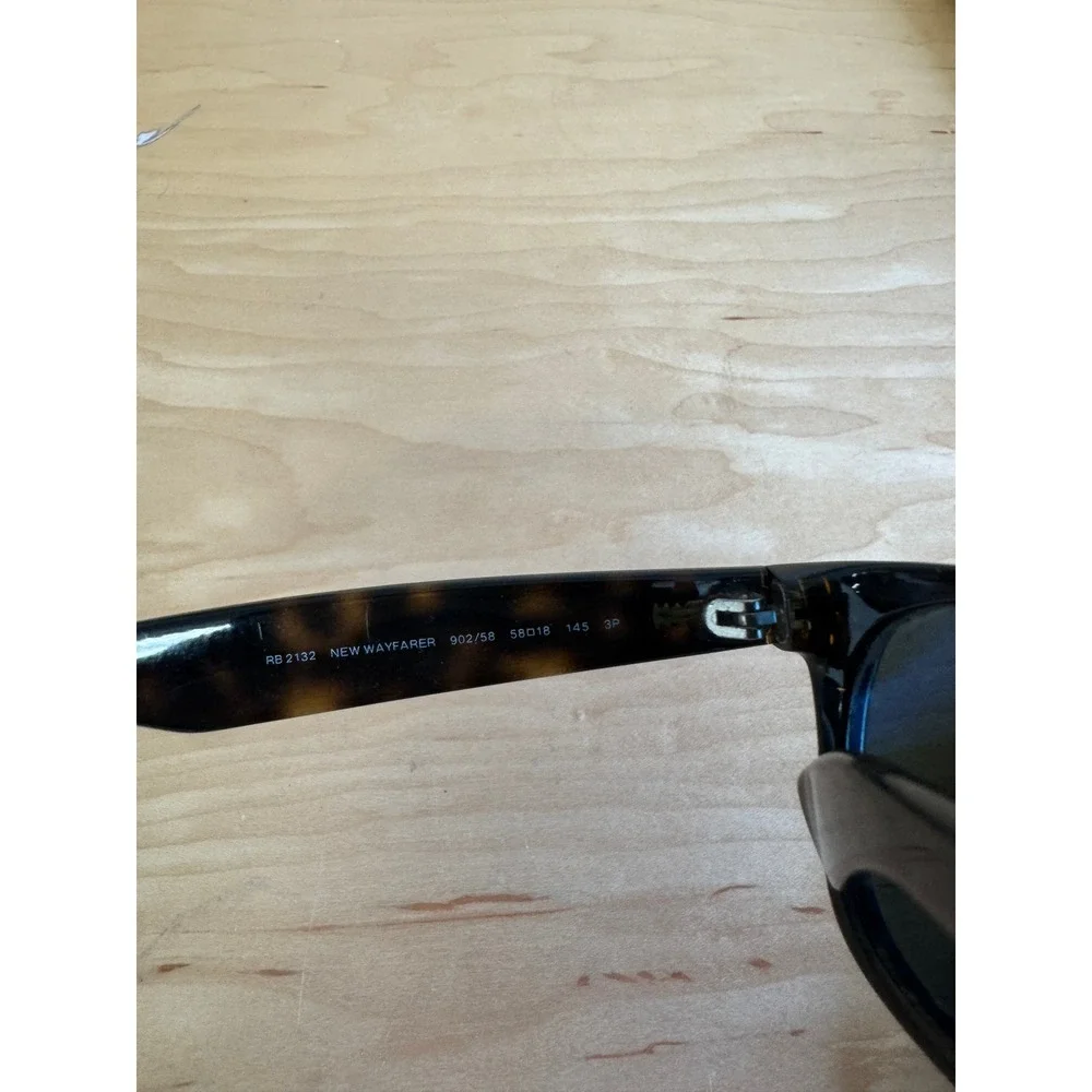 Ray-Ban New Wayfarer RB2132 902/58 Tortoise Polarized Sunglasses 55mm Case